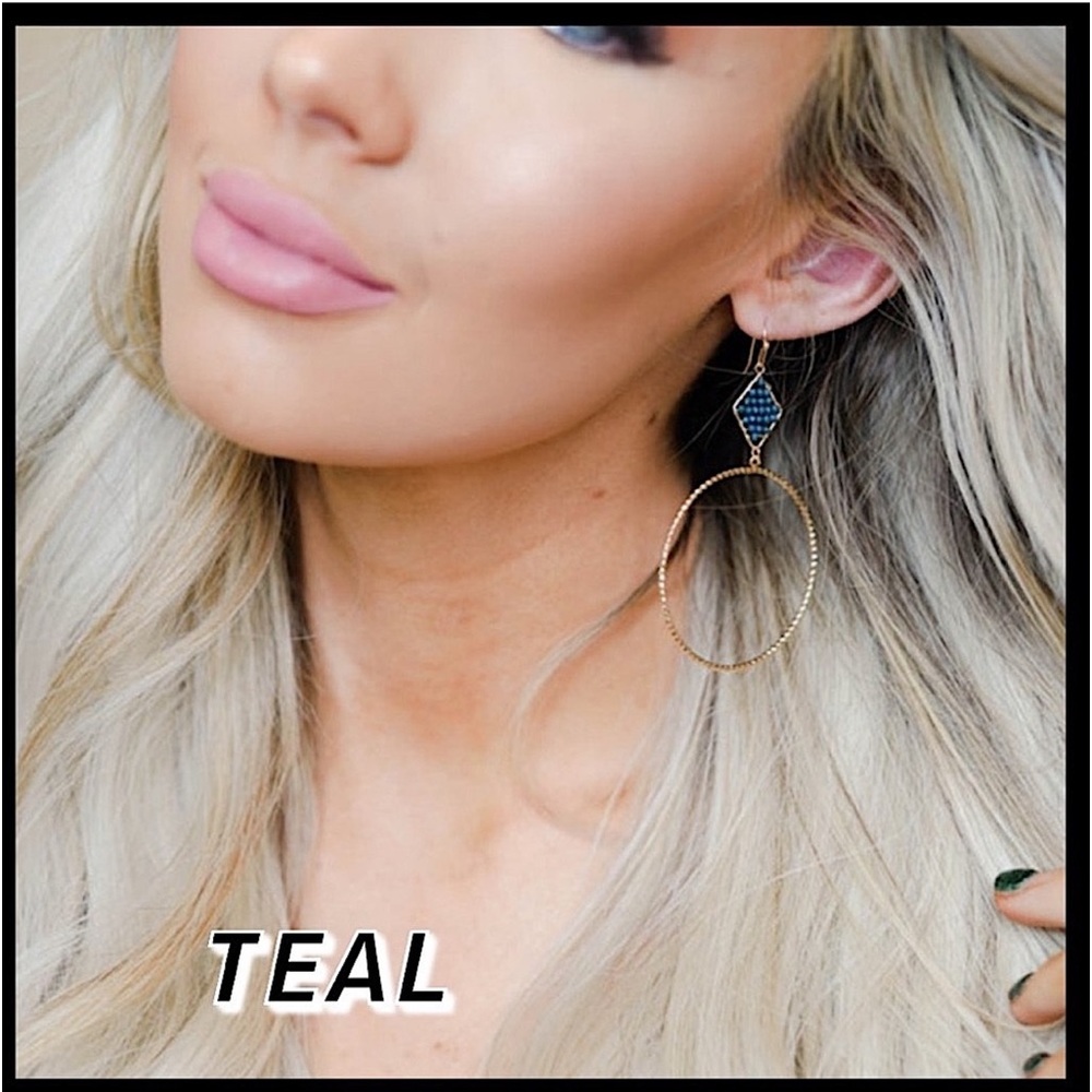 🆕💙MESTIERE: TEAL Seed Bead Diamond Shaped Earrings